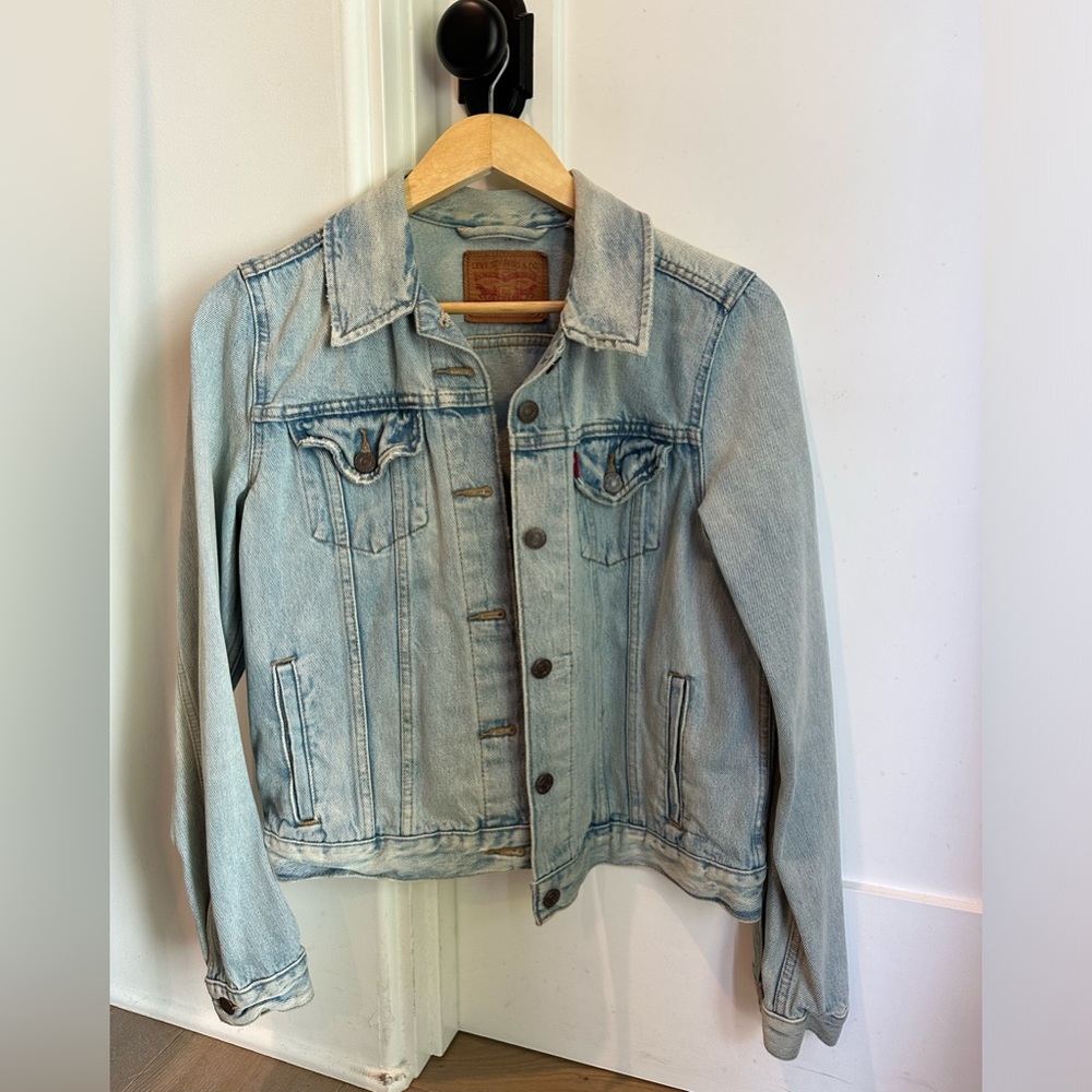 Levi’s denim jacket size L